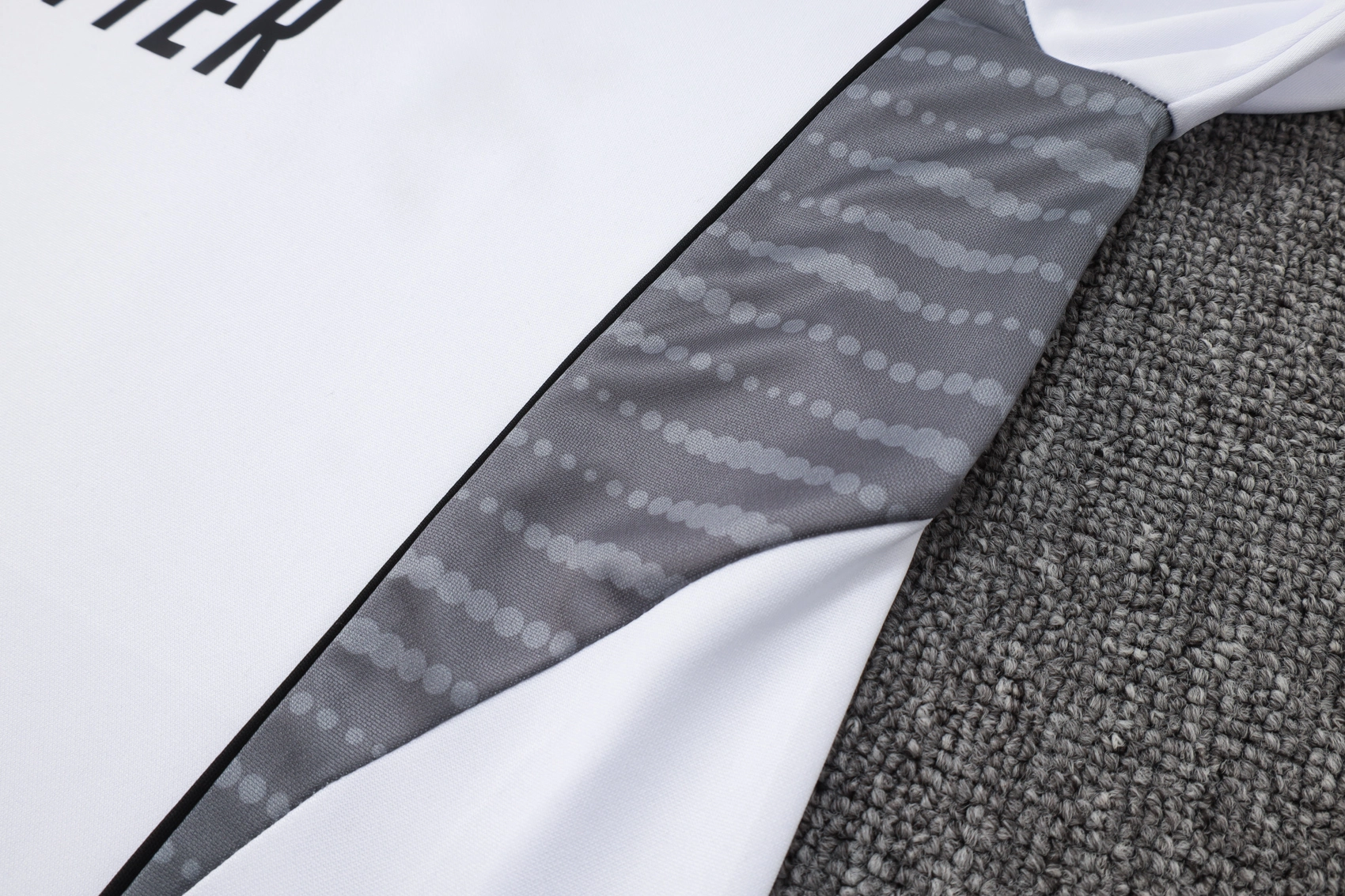 Real Madrid Training Kit (Sweatshirt+Pants) White 2025/26 - Image 3