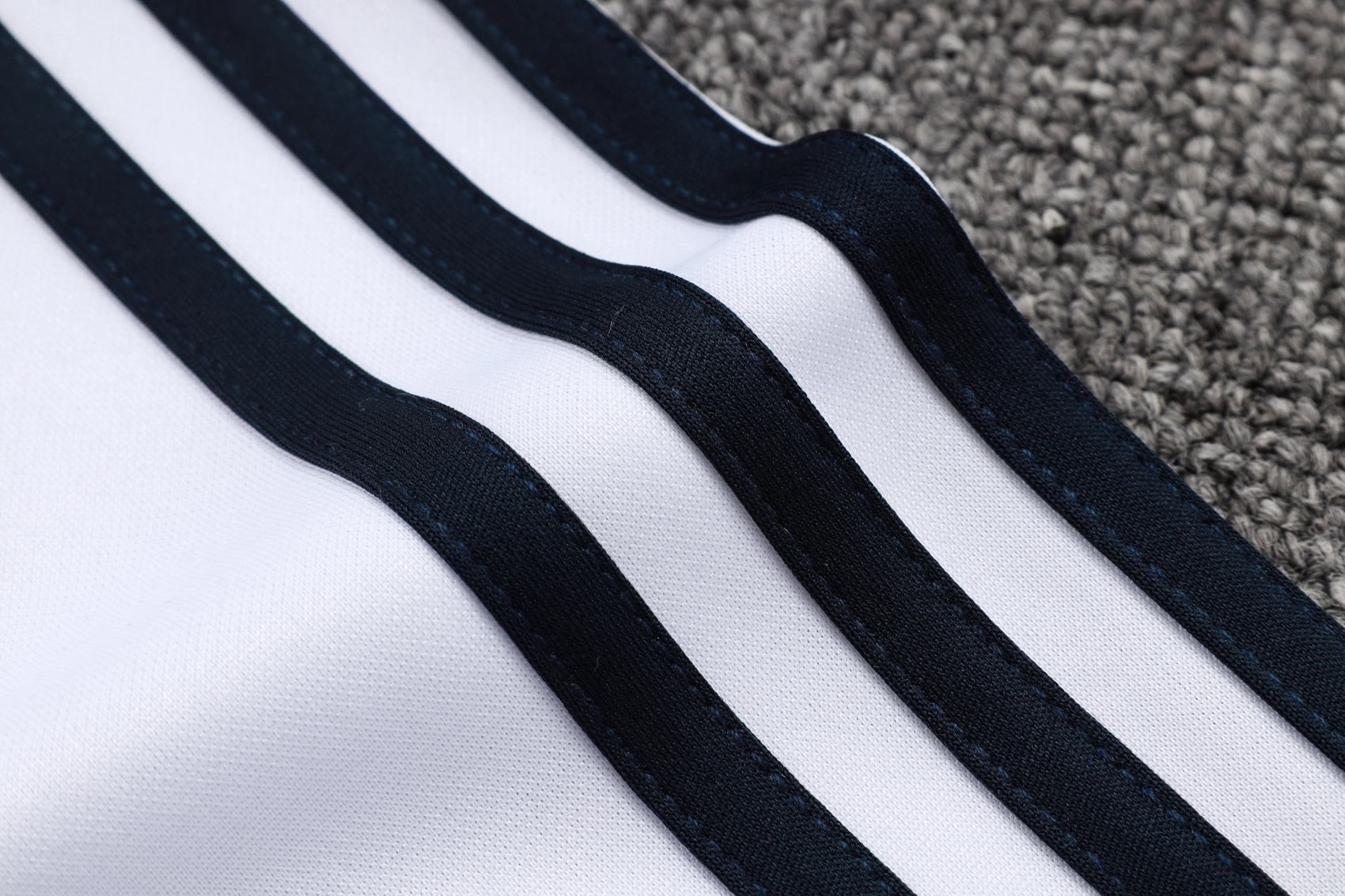 Real Madrid Training Kit (Sweatshirt+Pants) White 2025/26 - Image 4