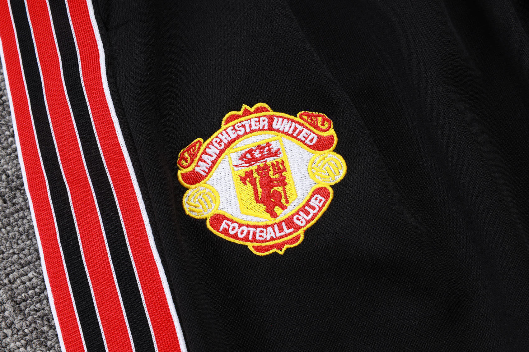Manchester United Training Kit (Jacket+Pants) Black 2025/26 - Image 2