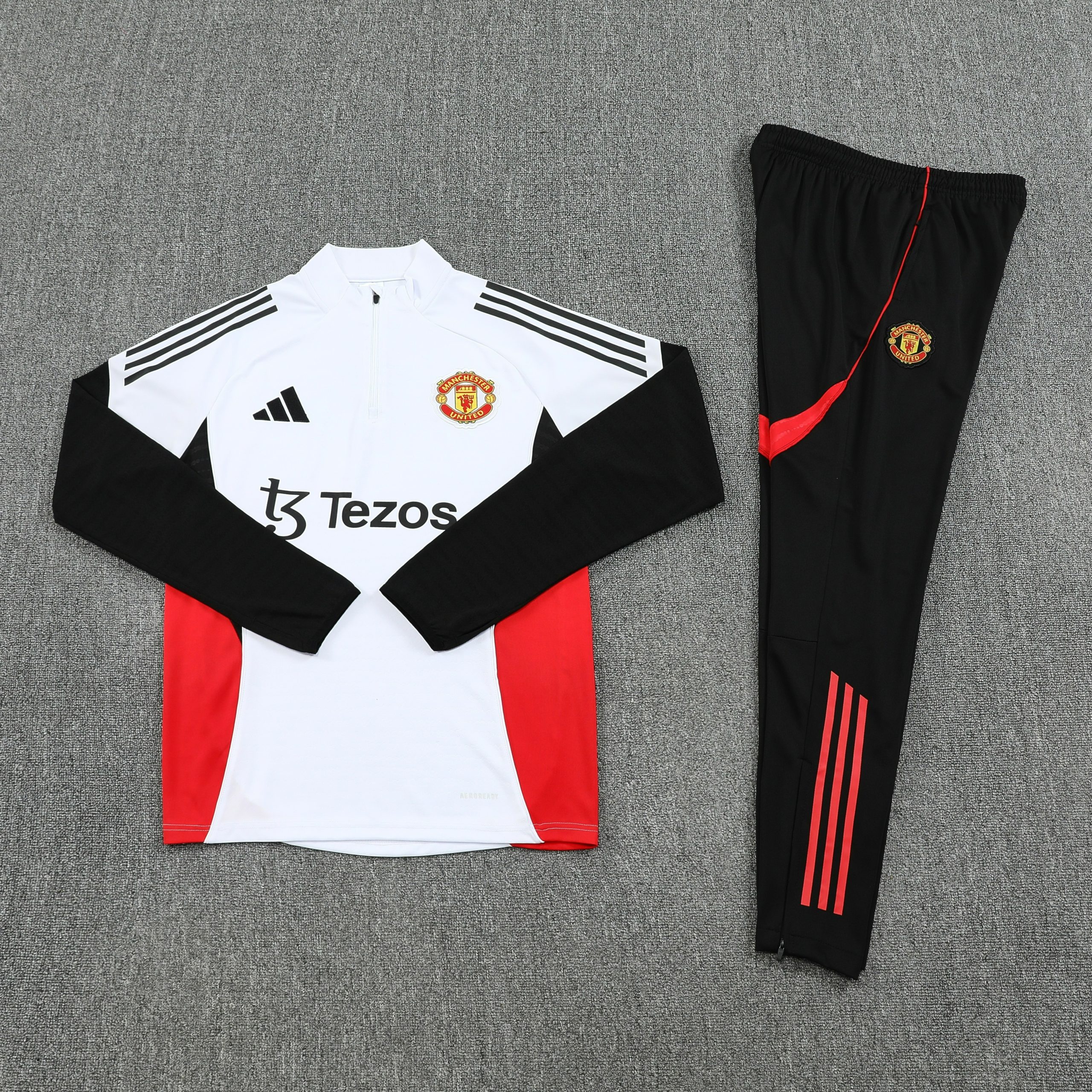 Kids Manchester United Training Kit (Sweatshirt+Pants) White 2025/26 - Image 3