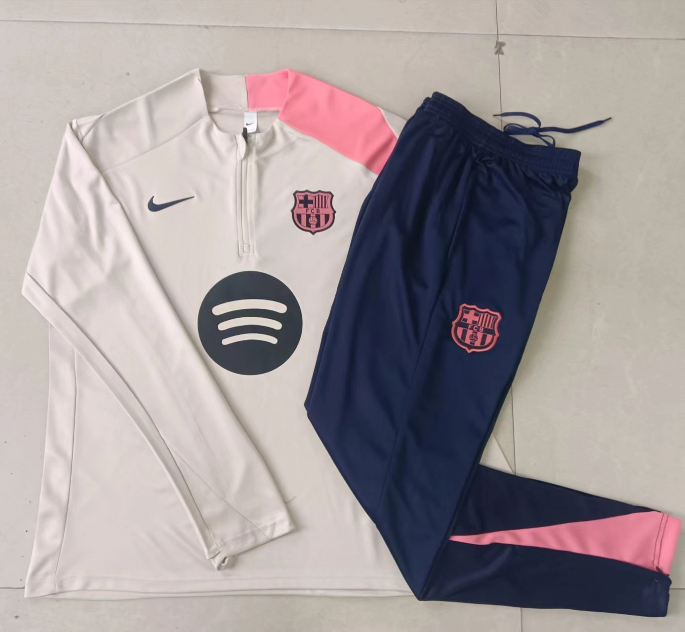 Kids Barcelona Training Kit (Sweatshirt+Pants) Beige 2025/26 - Image 2