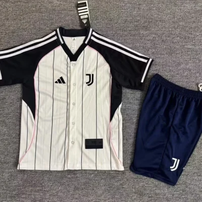 Juventus x US Pack Baseball Kids Kit Jersey+Shorts 2025/26