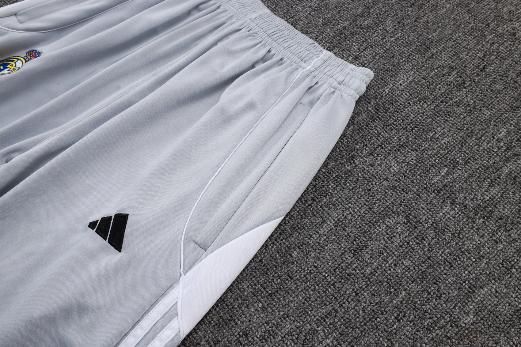 Real Madrid Training Kit (Sweatshirt+Pants) White 2025/26 - Image 5
