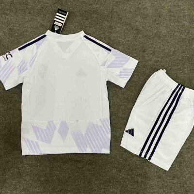 Alternative view of Manchester United Away Kids Kit Jersey+Shorts 2025/26