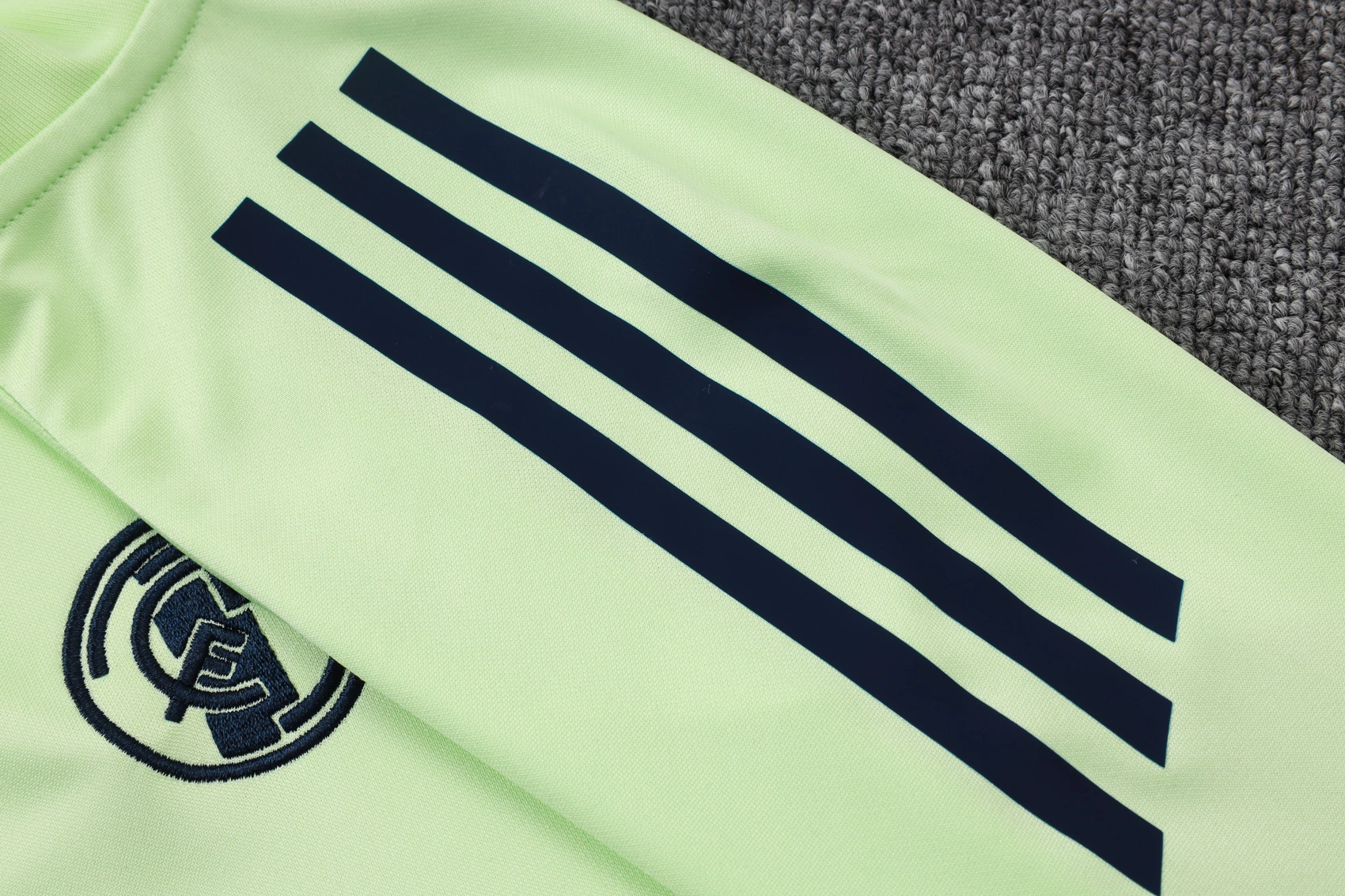 Real Madrid Training Kit (Sweatshirt+Pants) Light Green 2025/26 - Image 5