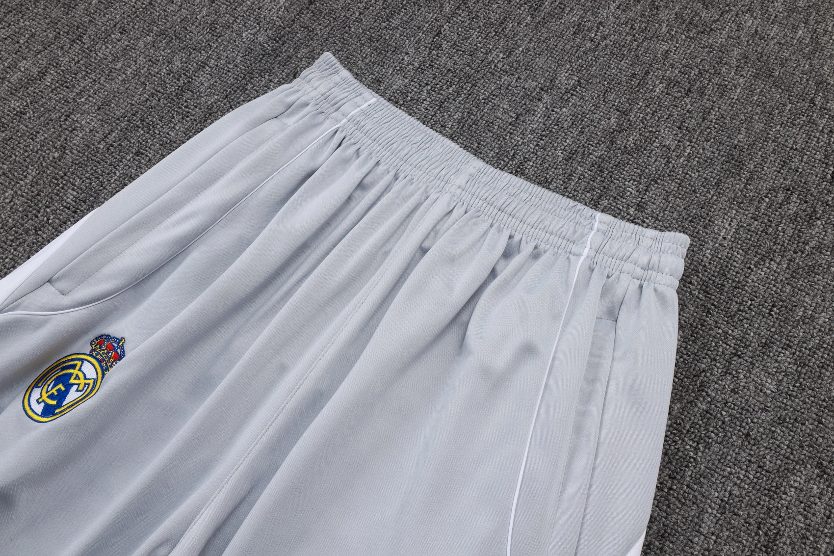 Real Madrid Training Kit (Sweatshirt+Pants) White 2025/26 - Image 6