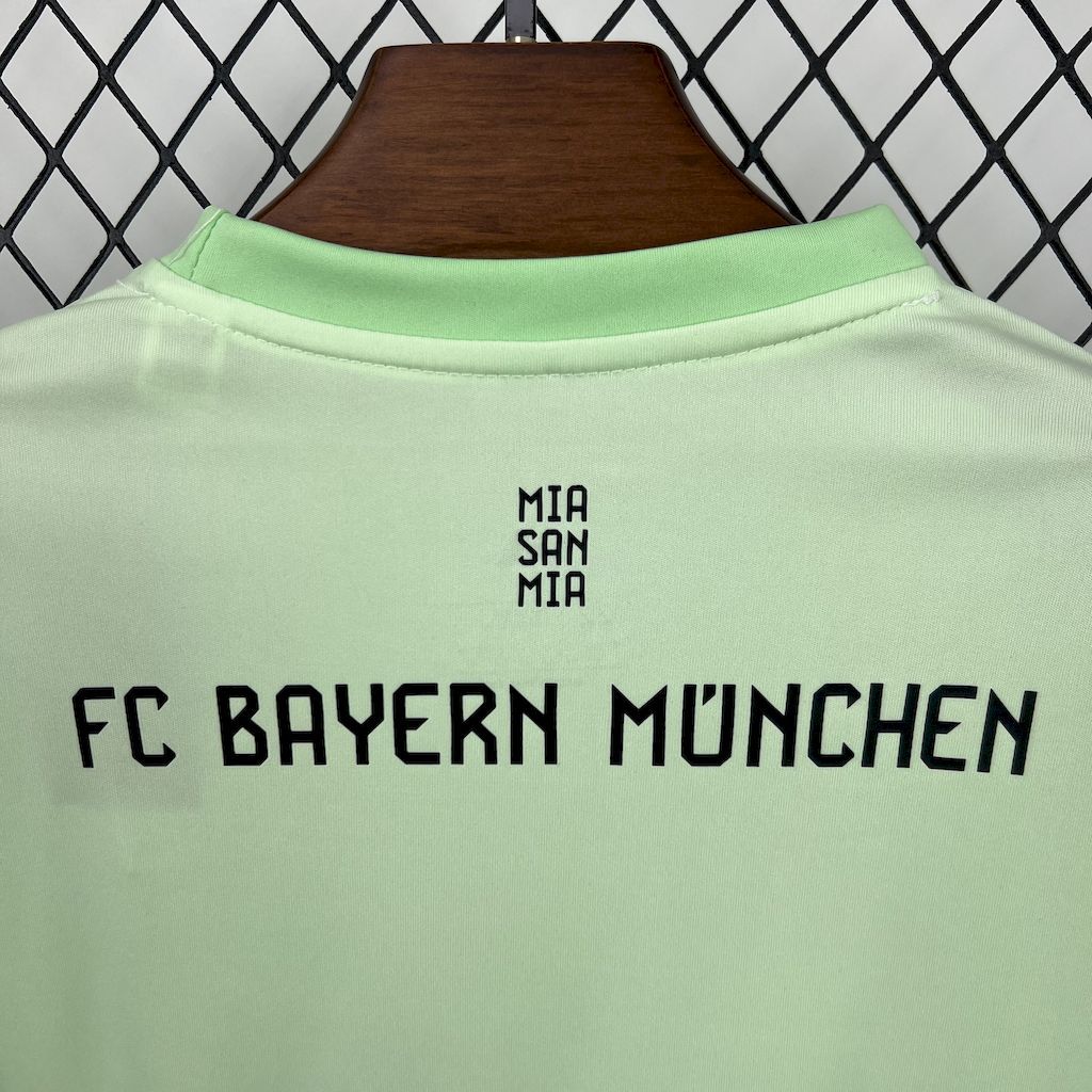 Bayern Munich Green Goalkeeper Kids Kit Jerseys+Shorts 2025/26 - Image 4