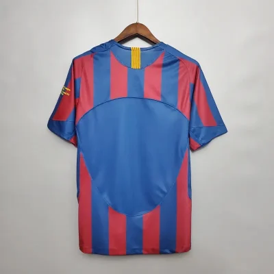 Alternative view of Barcelona Retro Jersey Home Soccer Shirt 2005-06