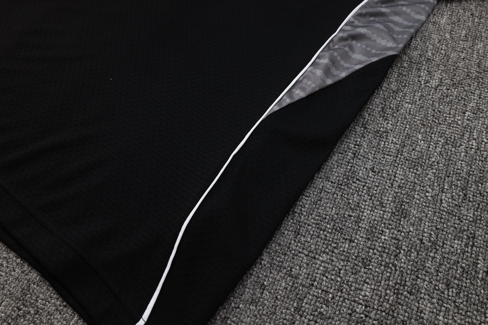 Real Madrid Training Kit (Polo+Pants) Black 2025/26 - Image 3