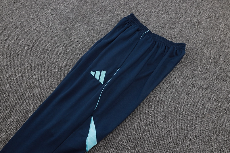 Arsenal Training Kit (Sweatshirt+Pants) Light Blue 2025/26 - Image 2