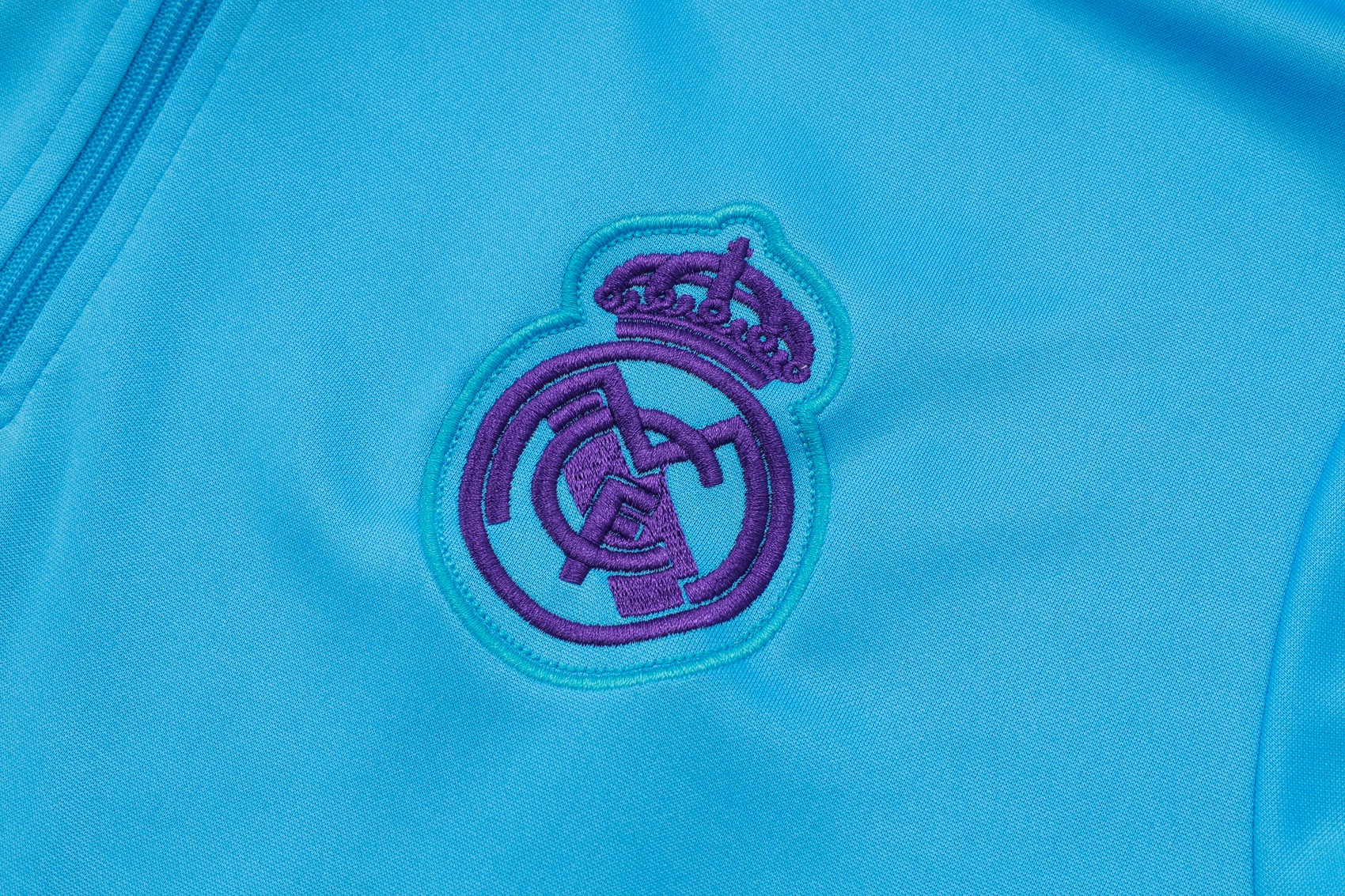 Real Madrid Training Kit (Sweatshirt+Pants) Light Blue 2025/26 - Image 5