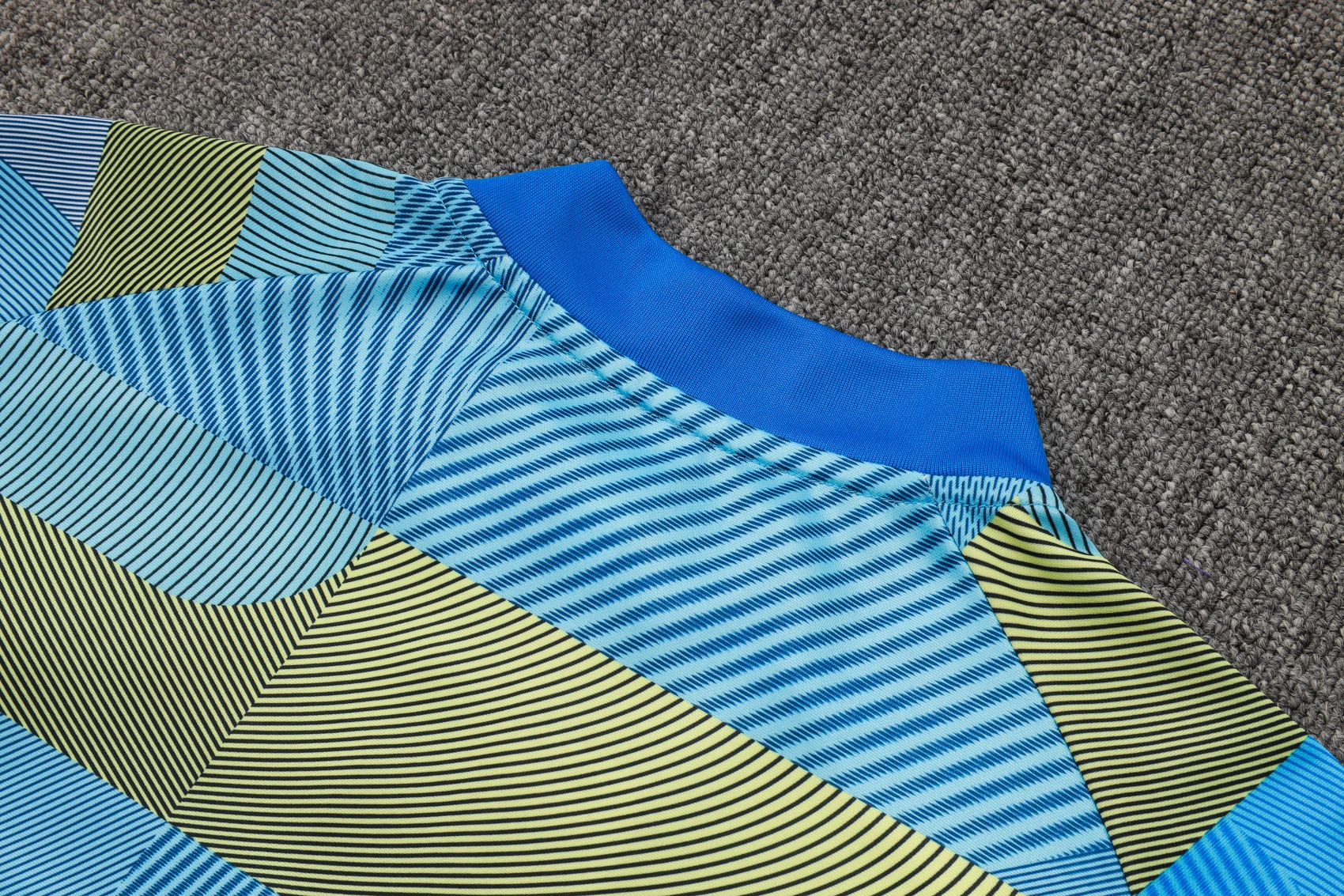 Real Madrid Training Kit (Sweatshirt+Pants) Green 2025/26 - Image 2