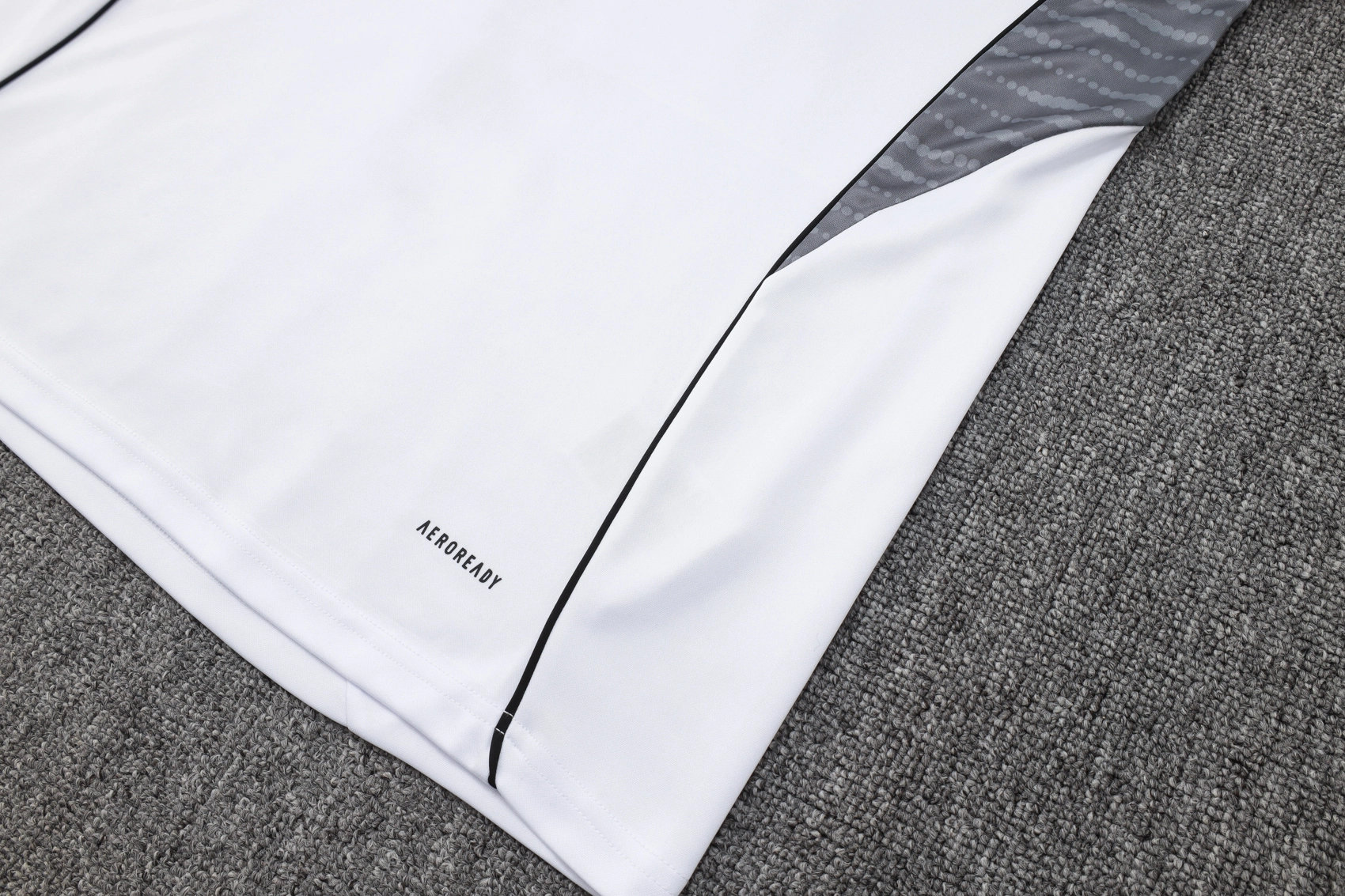 Real Madrid Training Kit (Sweatshirt+Pants) White 2025/26 - Image 4