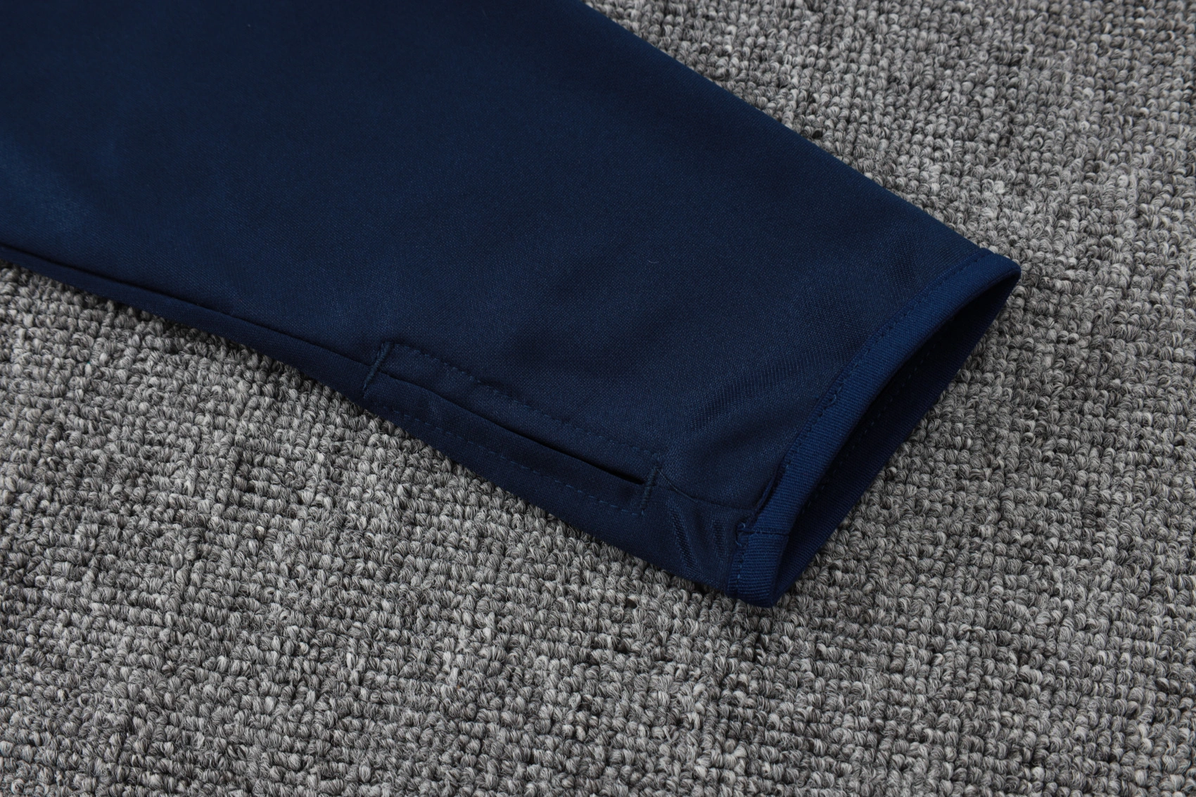 Real Madrid Training Kit (Sweatshirt+Pants) Cyan 2025/26 - Image 3