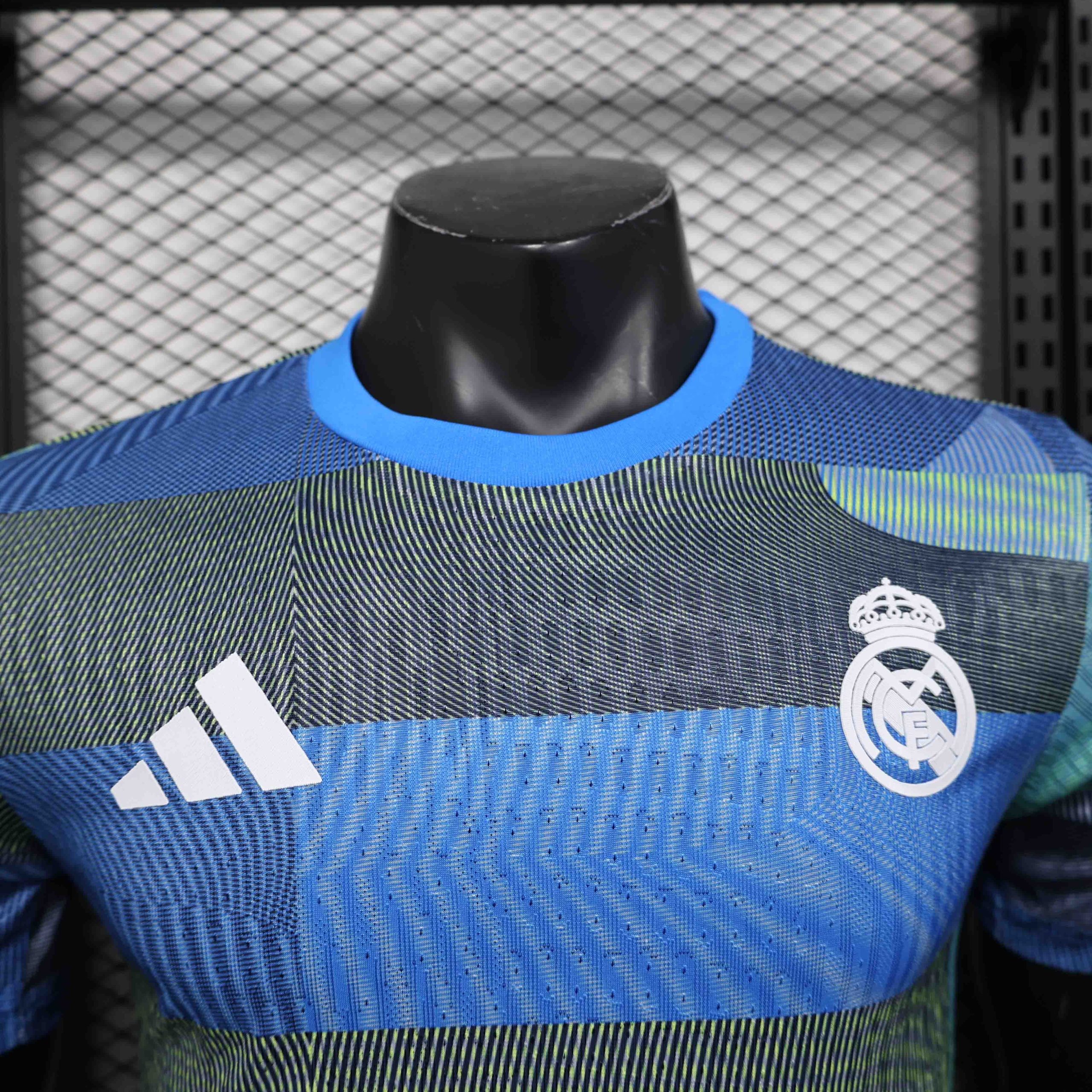 Real Madrid Soccer Jersey Training Shirt 2025/26 - Image 3