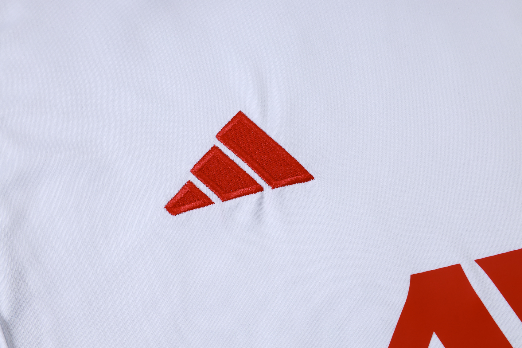 Liverpool Sleeveless Training Kit White 2025/26 - Image 4