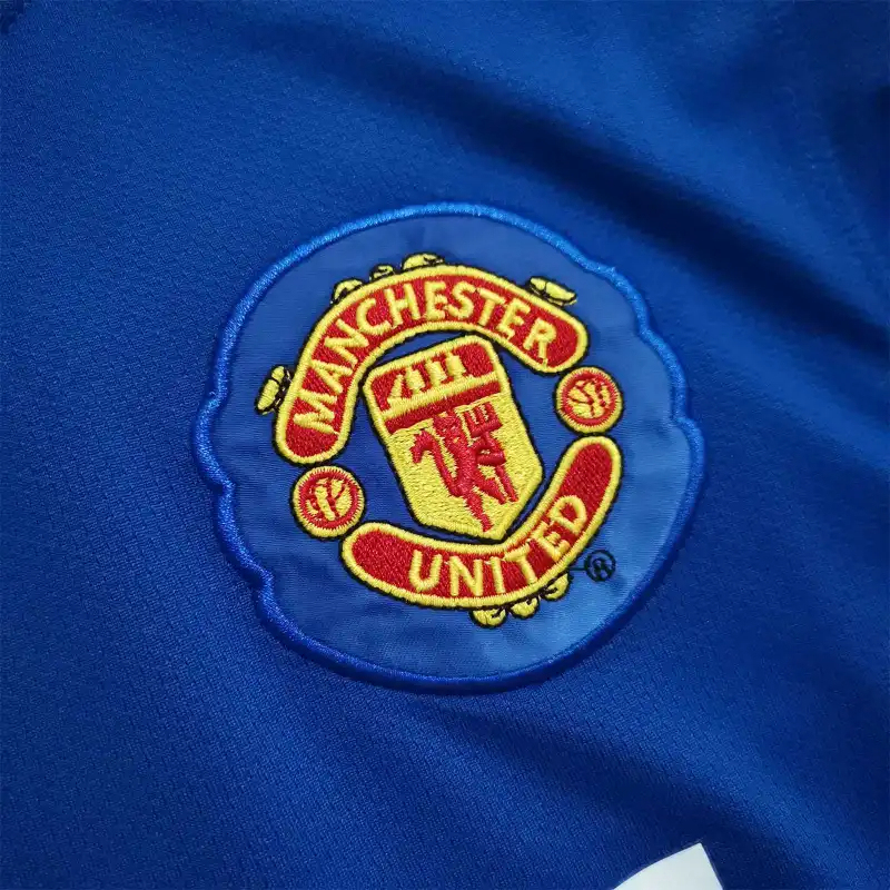 Manchester United Retro Home Long Sleeve Football Jersey Shirt 2008/09 - Image 3