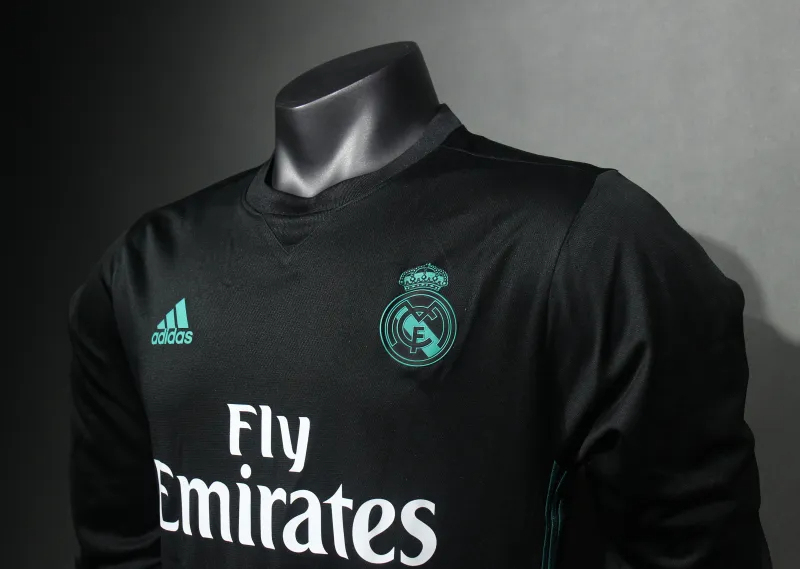 Real Madrid Retro Jersey Away Long Sleeve Soccer Shirt 2017/18 - Image 3