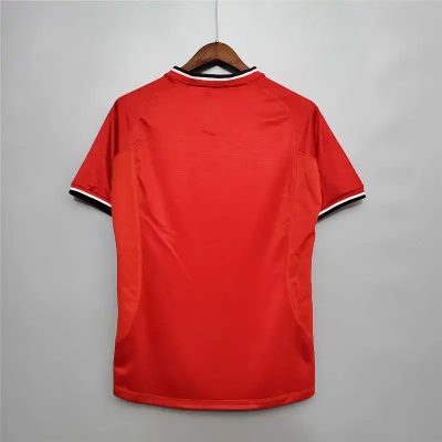 Alternative view of Manchester United Retro Home Football Jersey Shirt 2000/02