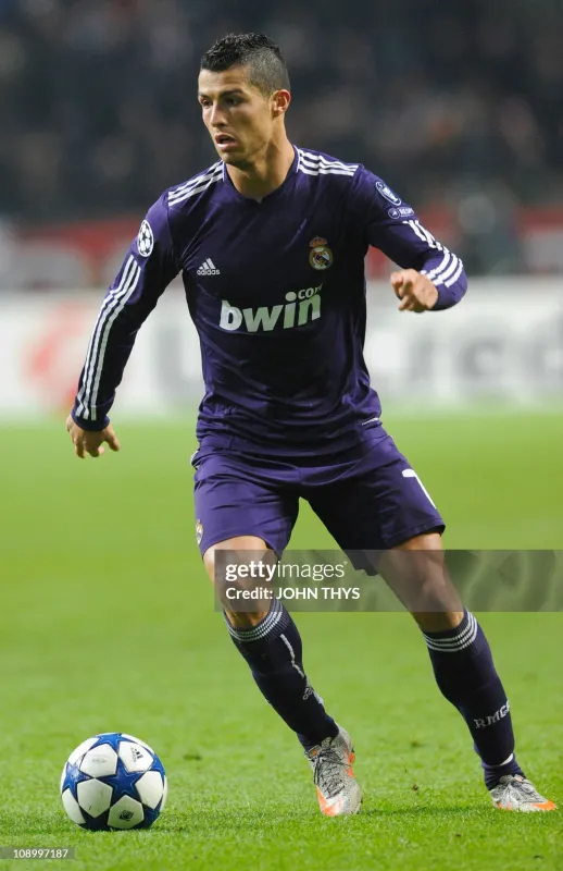 Real Madrid Retro Jersey Third Away Long Sleeve Soccer Shirt 2010/11 - Image 5