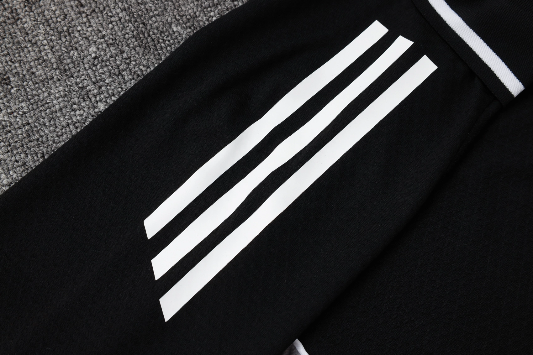 Real Madrid Training Kit (Polo+Pants) Black 2025/26 - Image 5