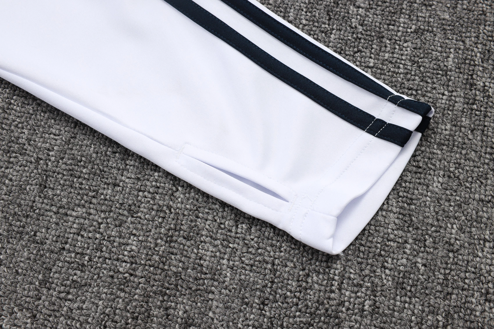 Real Madrid Training Kit (Sweatshirt+Pants) White 2025/26 - Image 3