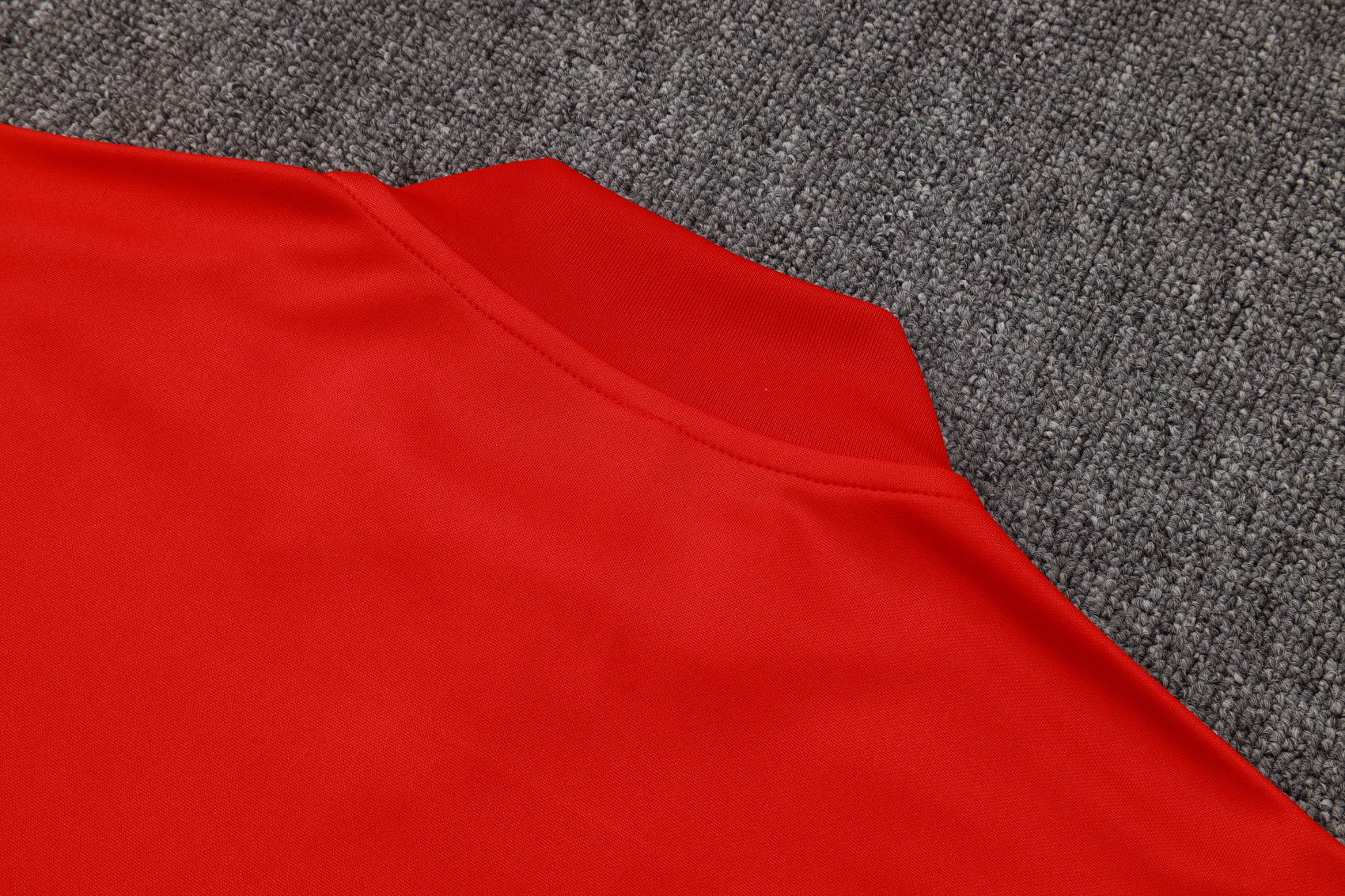 Liverpool Training Kit (Sweatshirt+Pants) Red 2025/26 - Image 4