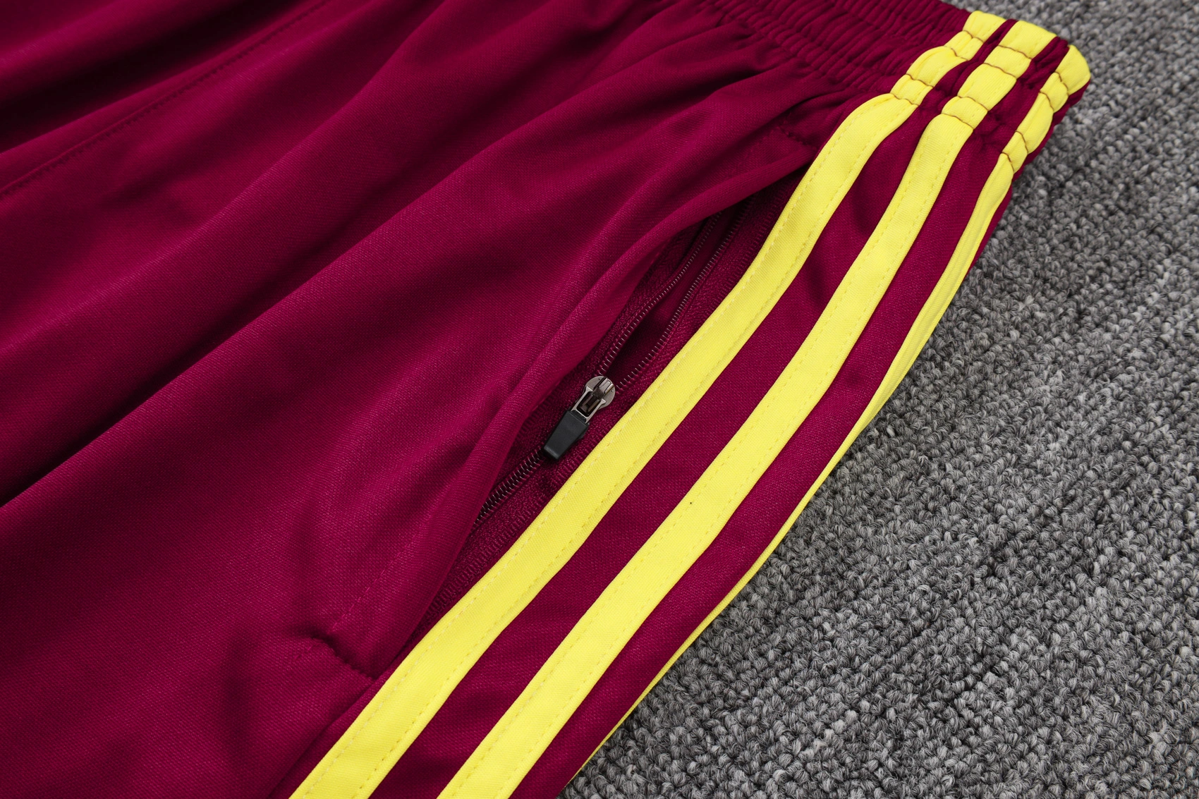 Arsenal Sleeveless Training Kit Red 2025/26 - Image 3