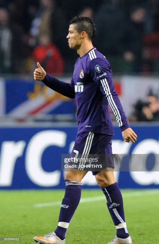 Real Madrid Retro Jersey Third Away Long Sleeve Soccer Shirt 2010/11 - Image 3