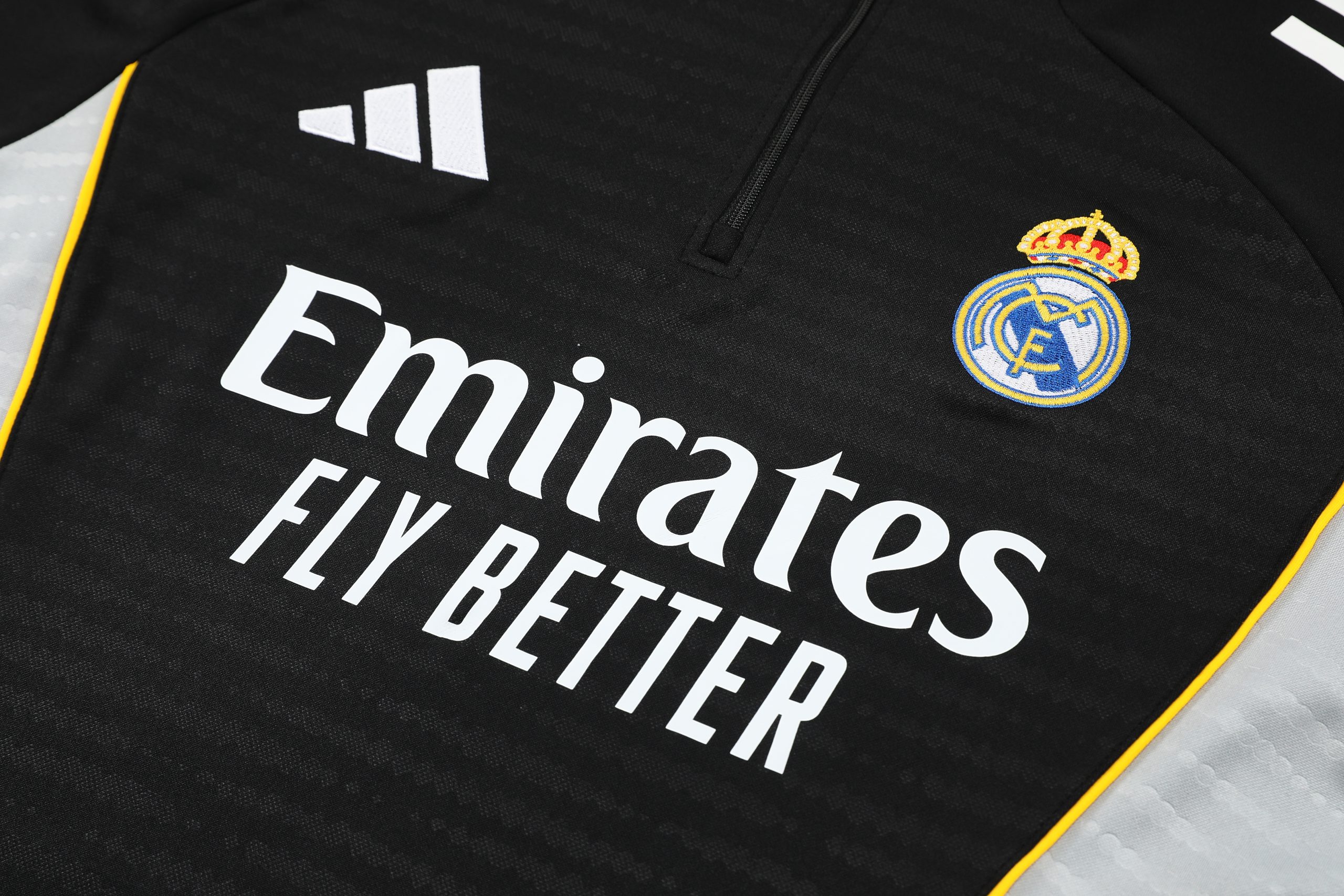 Real Madrid Training Kit (Sweatshirt+Pants) Black 2025/26 - Player Version - Image 4