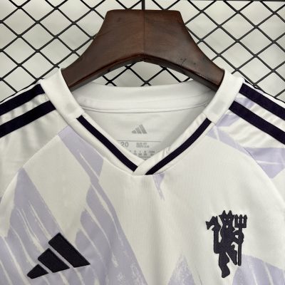 Alternative view of Manchester United Away Kids Kit Jersey+Shorts 2025/26