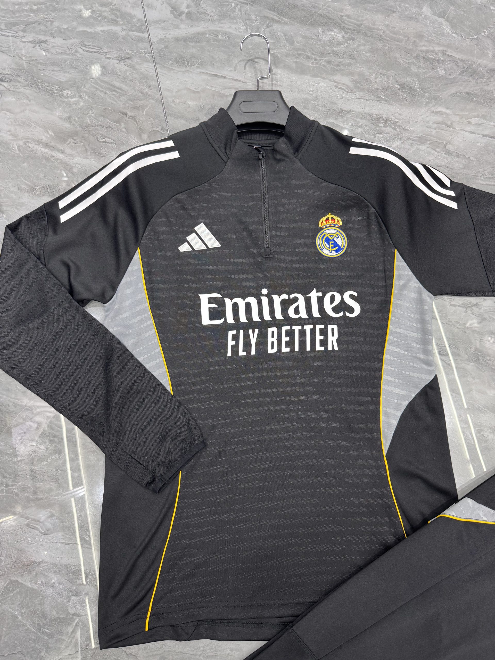 Real Madrid Training Kit (Sweatshirt+Pants) Black 2025/26 - Player Version - Image 6