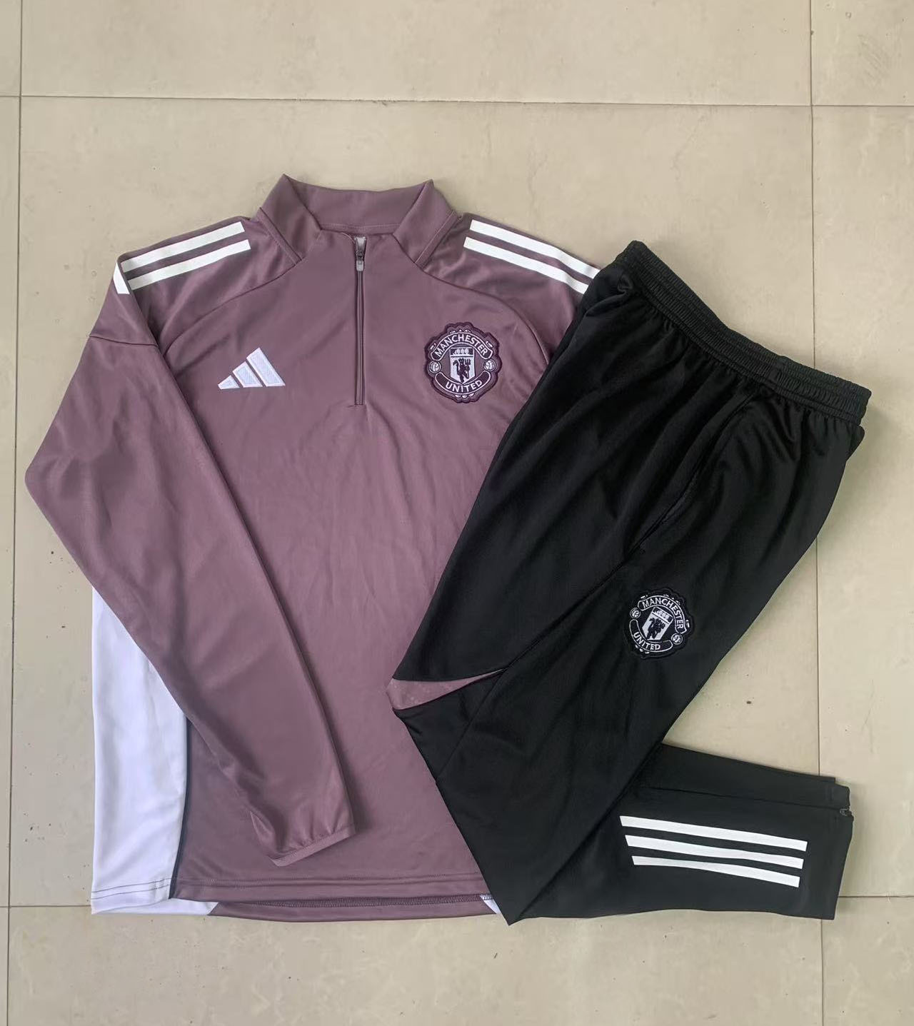 Kids Manchester United Training Kit (Sweatshirt+Pants) Grayish Purple 2025/26 - Image 2