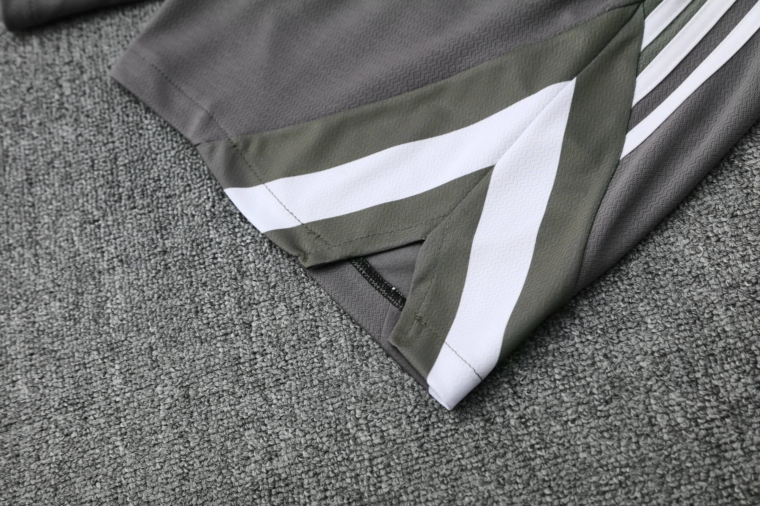 Real Madrid Training Jersey Kit White 2025/26 - Image 3