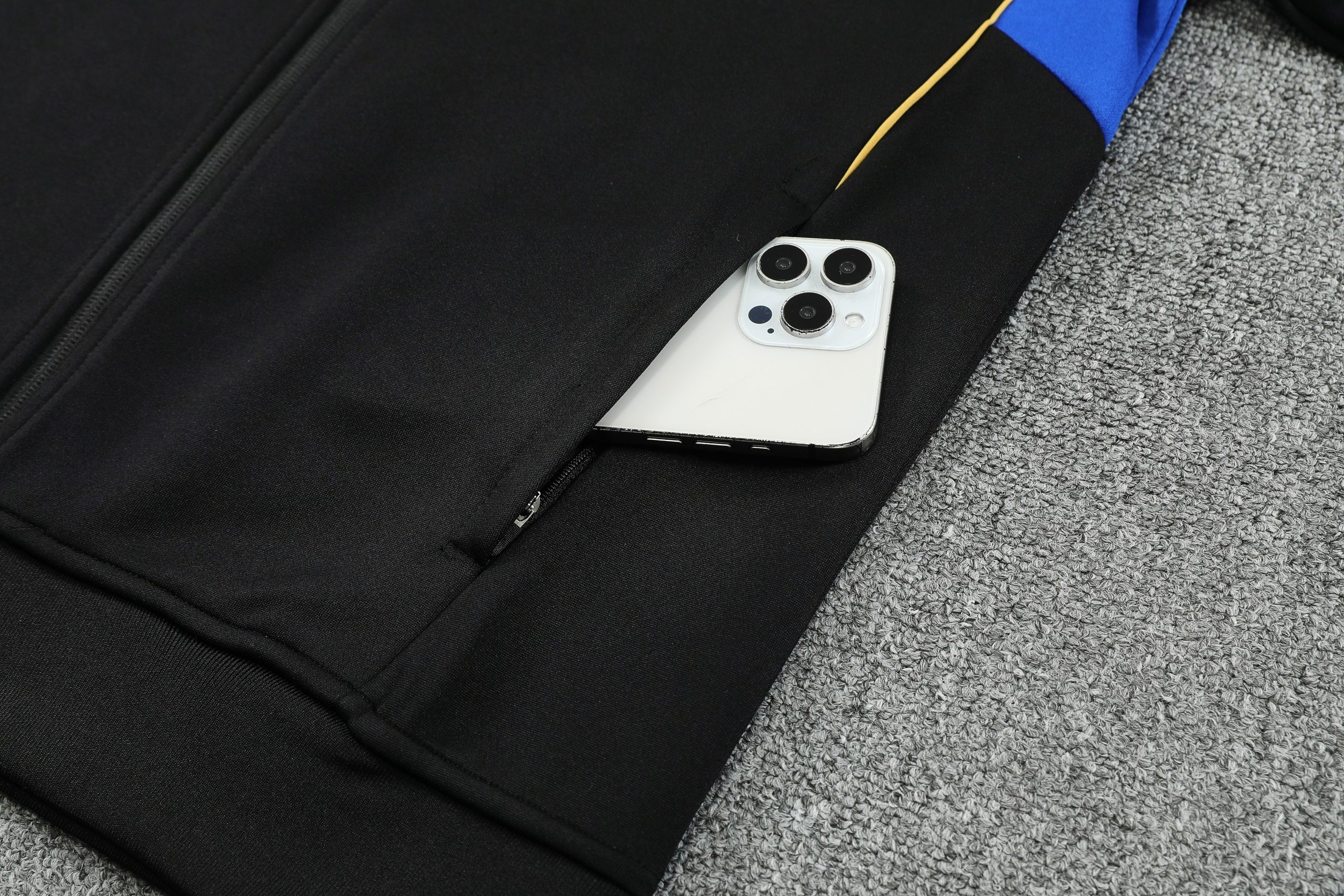 Chelsea Retro Training Kit (Jacket+Pants) Black 2025/26 - Image 3